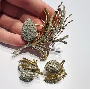 Authentic Enchanted Acorn of Abundance – Vintage Trifari Gold‑Plated Crystal Brooch & Earrings Set
