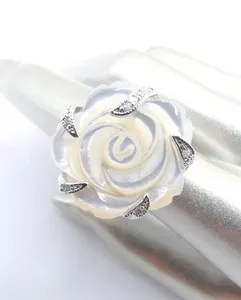 Authentic LUXURIOUS Chunky 18kt White Gold Plated Mother Pearl Crystals Rose Flower Ring