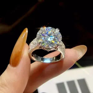 Authentic Starlight Embrace: 4‑Carat Moissanite Ring in Sacred White‑Gold