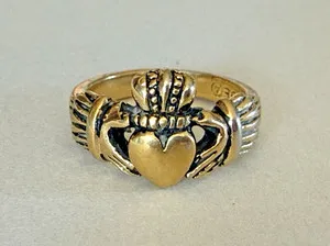 Authentic Vintage 18K Gold Plated Irish Claddagh Heart Signed Small Estate Ring Sz 4