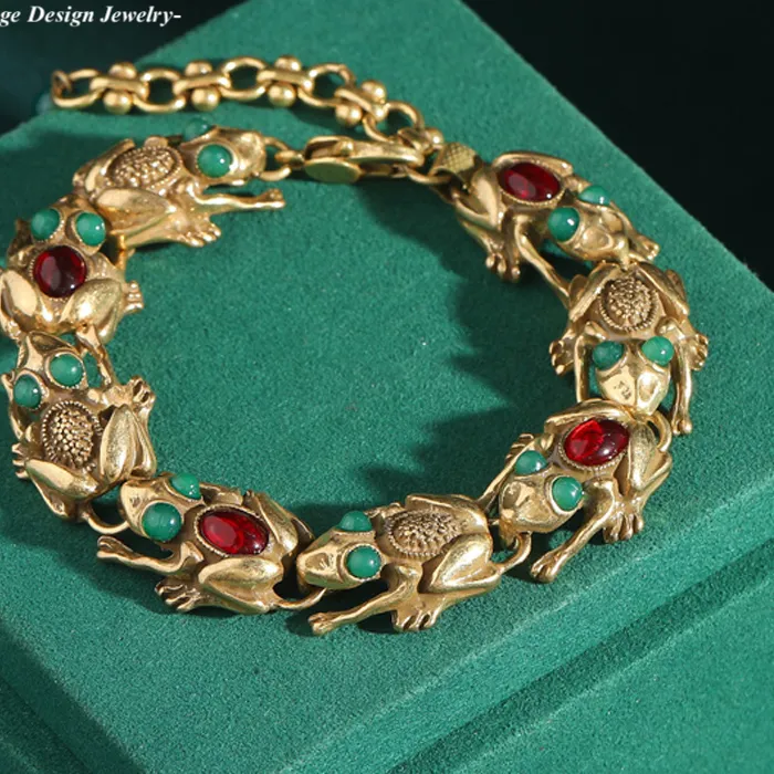 Authentic Vintage Jewelry Lucky Toad Bracelets For Women Green Red Agate Antique Gold Color Charm 2025 Accessories Mothers Day