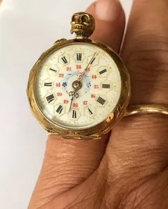Authentic Memento Mori: A Golden Reminder of Life's Fleeting Nature
