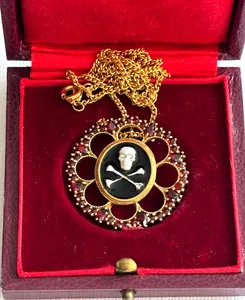 Authentic Ant. Victorian Gold Plated Enamel Garnets Memento Mori Skull Pendant & Chain
