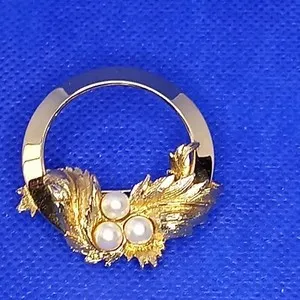Authentic Vintage brooch 70's SARAH COV GB "Enduring Circle" 11gram 38mm pearl Gold Plated