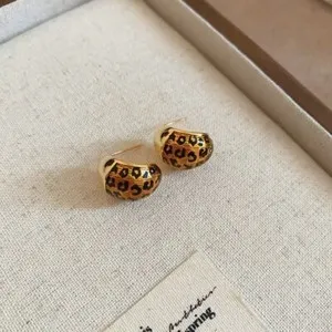 Authentic Leopard's Golden Gaze: Awakening Inner Strength