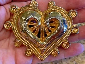 Authentic STUNNING Vintage Christian Lacroix Paris Gold Plated Heart Brooch