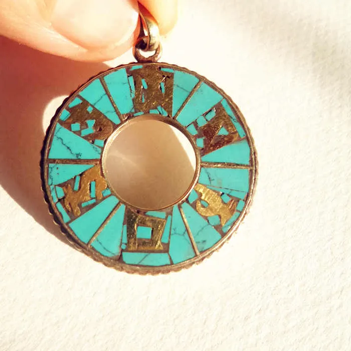 Authentic Tibetan Mantras Amulet Circle Pendants OM MANI PAD ME HUM TBP109