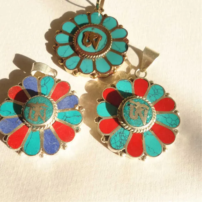 Authentic Tibetan Mantras OM Amulet Nepal Vintage Sunflower Lovely Charms Inlaid Colorful Stone TBP329