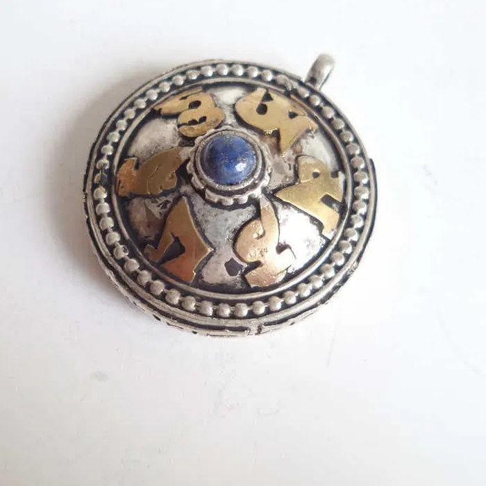 Authentic Tibetan Prayer Box Six Mantras Prayer Box OM MANI PADME HUM Gau Amulet Pendant TGB087