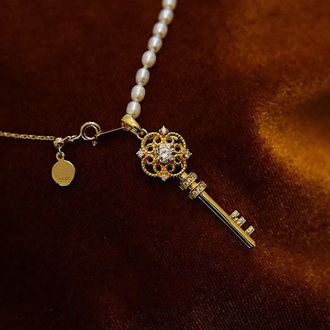 Authentic Opera House Premiere Of The Art Medieval Key Pendant Necklace Pearl Temperament Autumn And Winter Sweater Chain