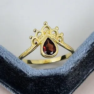 Authentic The Sovereign Garnet Crown: A Talisman of Vitality