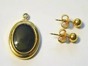 Authentic BLACK ONYX GOLD PLATED PENDANT WITH NICE SET OF GOLD TONE STUD EARRINGS