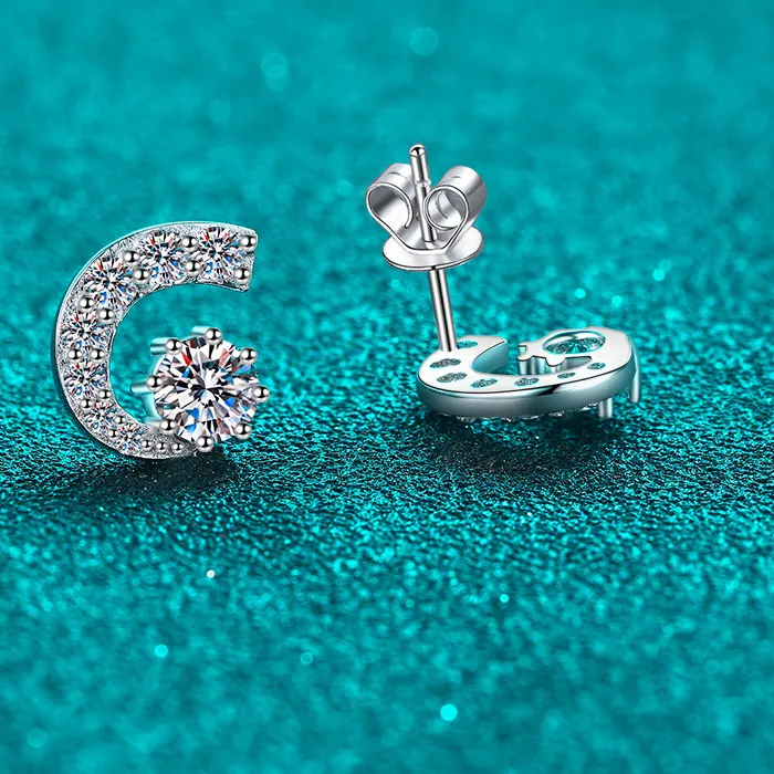 Authentic Personalized Crescent Moon Design Stud Earrings 1ct Moissanite for Women Daily Versatile Platinum Pt950 Ear Studs Jewelry Gifts