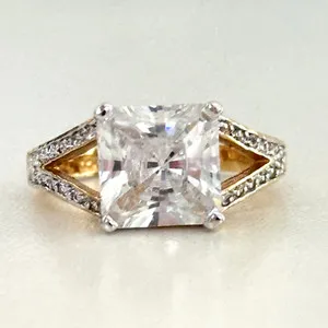Authentic Ladies EDCO Designer Clear CZ Statement Gold Plated Sparkly Band Ring Size 9