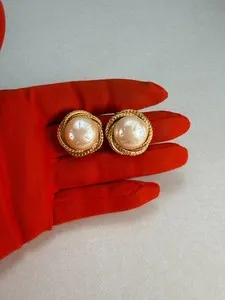 Authentic The Camelot Heirloom: Golden Faux Pearl Clip-On Talismans