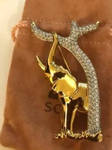 Authentic Swan‑Sculpted Crystal Elephant Brooch – Vintage Gold‑Plated Enchantment