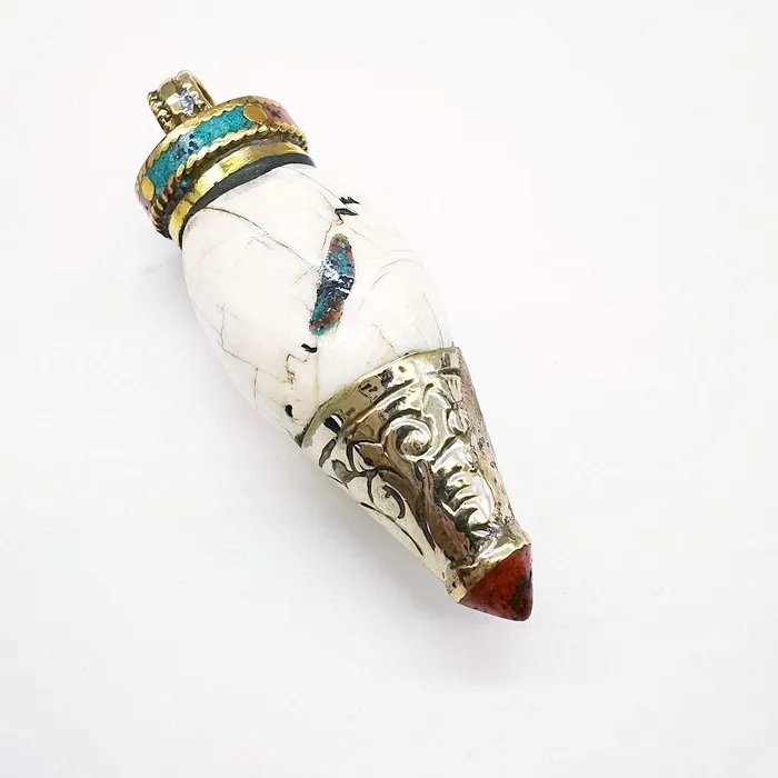 Authentic Tibetan Capped Naga Conch Shell Bullet Fang Amulet Pendants for Man TBP321