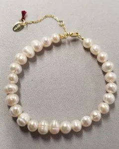 Authentic Luminous Tide: The Classique Pearl & Gold Radiance Bracelet