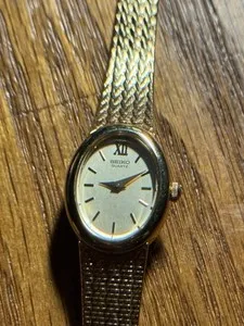 Authentic Amulet of the Golden Hour: Vintage SEIKO Quartz Watch, Forged in Japan