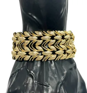 Authentic VTG CORO Pegasus Gold-Plated Leaf Chevon wide Bracelet chunky 7.5" MCM