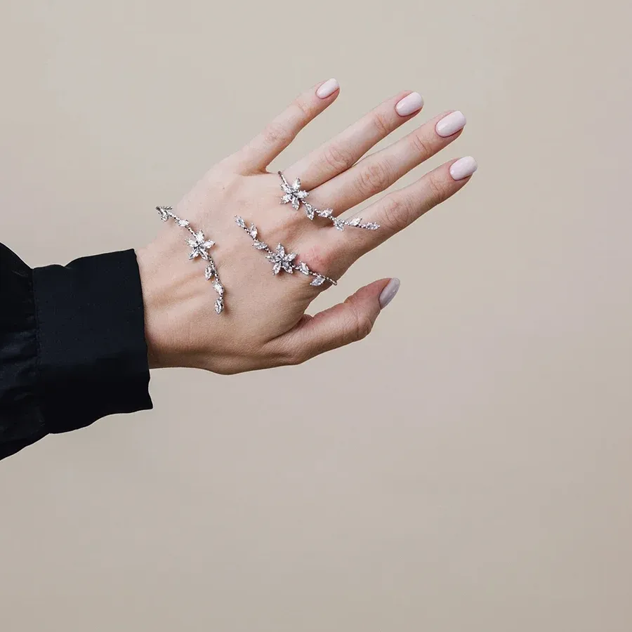 Authentic Luxury CZ Zircon Flower Plam Bracelet Link Finger Ring One Piece Bangle Popular Jewelry Trendy Handlets for Women