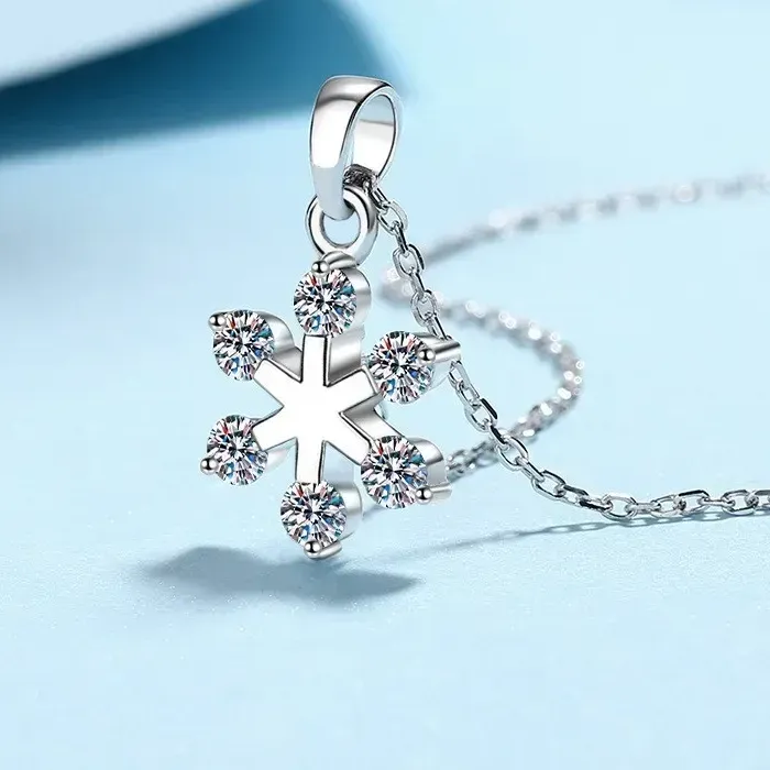 Authentic Elegant-Design PT950 Platinum Ice and Snow Necklace Female Snowflake Pendant 0.6ct Moissanite for Women Art Deco Style Jewelry