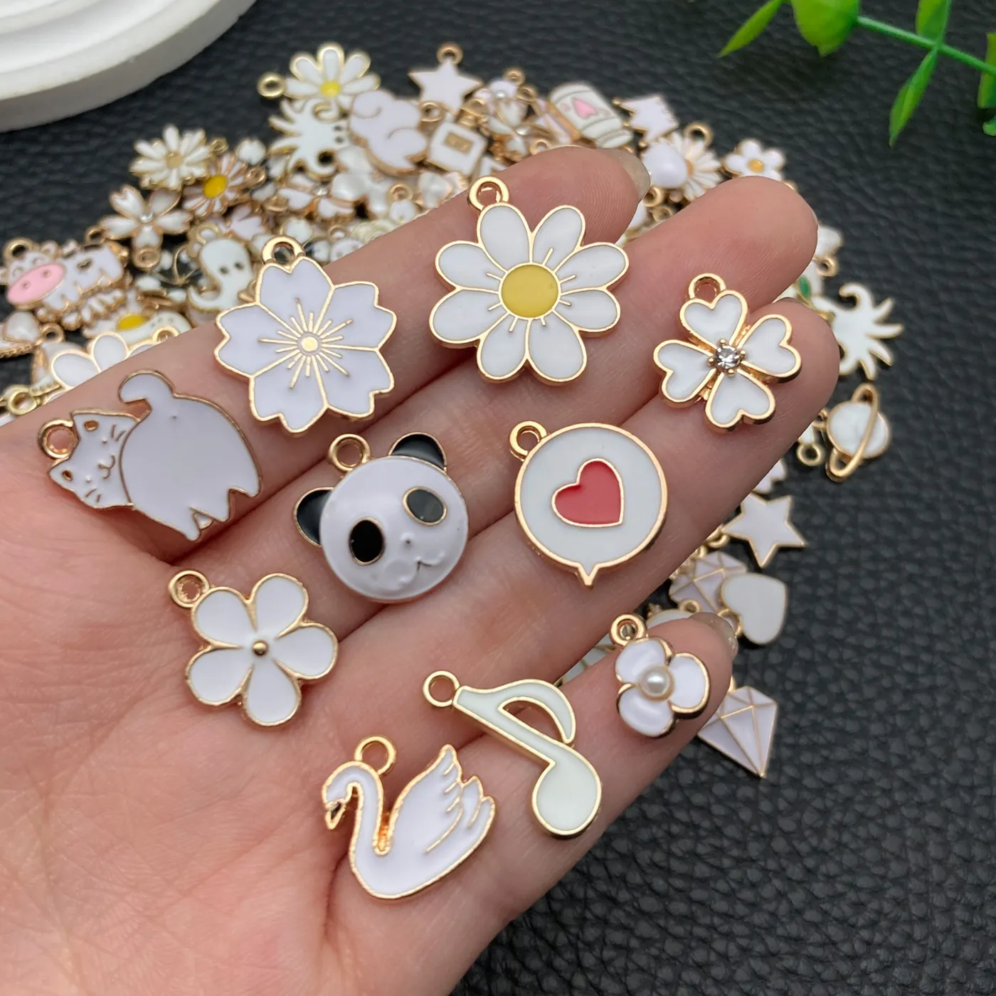 Authentic 20/50/100pcs Adorable Oil-Dipped Charms! – Treasure Trove of DIY Jewelry Supplies with Floral & Animal Designs