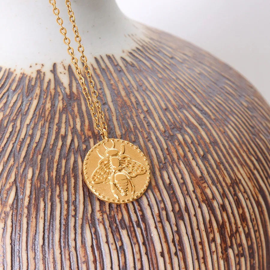 Authentic Honey Bee Harmony: 18K Gold‑Plated Bumblebee Pendant for Spiritual Protection