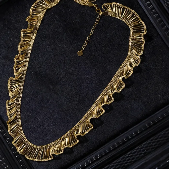 Authentic Eternal Elegance: A Vintage Lace Collarbone Chain of Golden Radiance