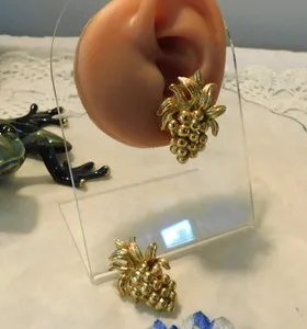 Authentic Napier Vintage Grapes Fruit Gold Plated Earrings Signed NAPIER PAT PEND