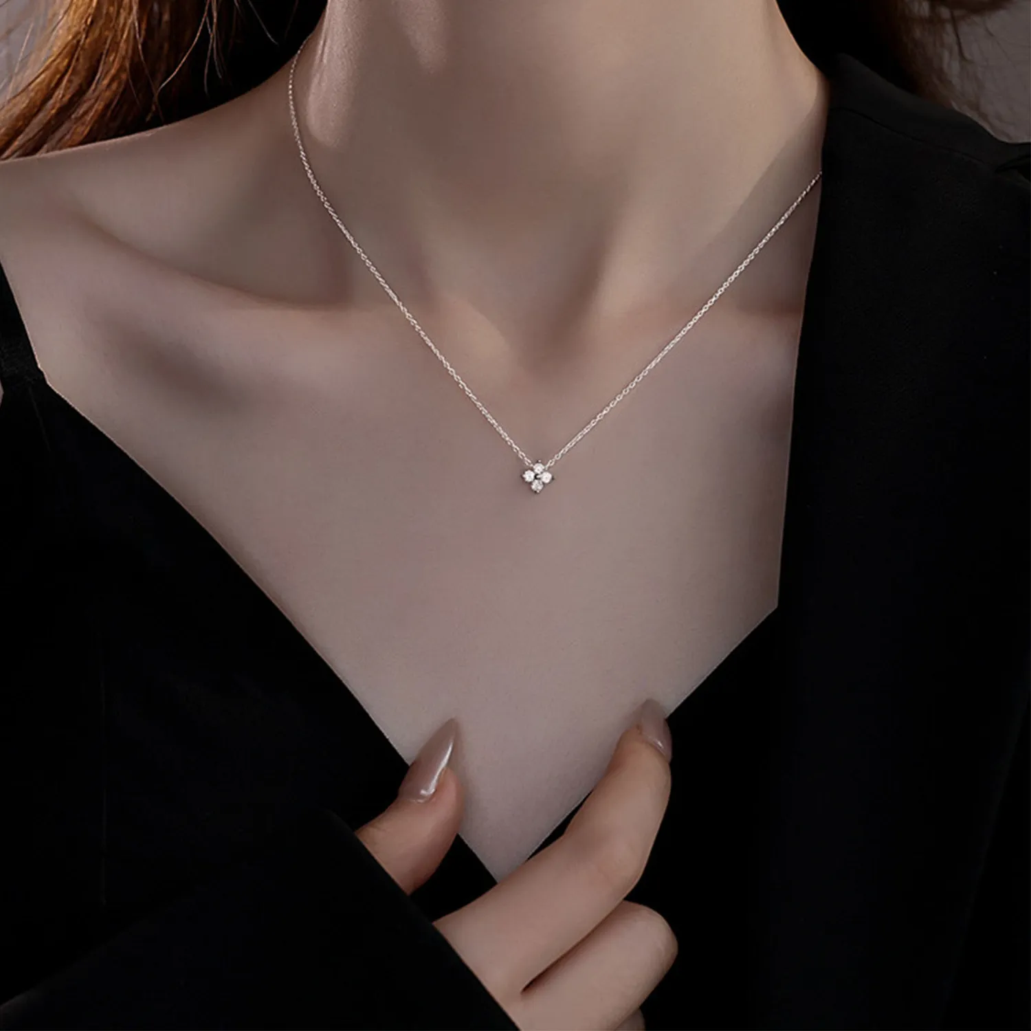 Authentic Four‑Leaf Radiance: A Silver Cloak of Luck