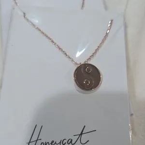 Authentic Honeycat Rose Gold Plated Yin Yang Round Charm Pendant Cable Chain Necklace