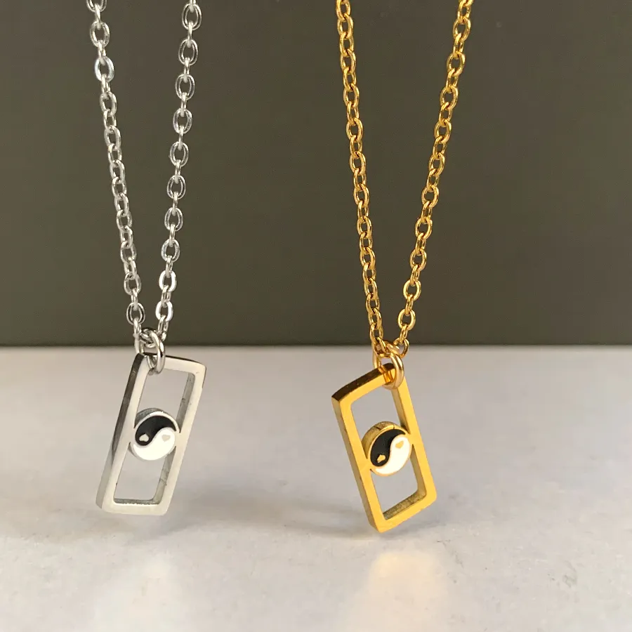 Authentic Cute Small Glossy Gold Color Round YINYANG Pendant Necklace Simple Geometric Charm Clavicle Chain Choker Jewelry