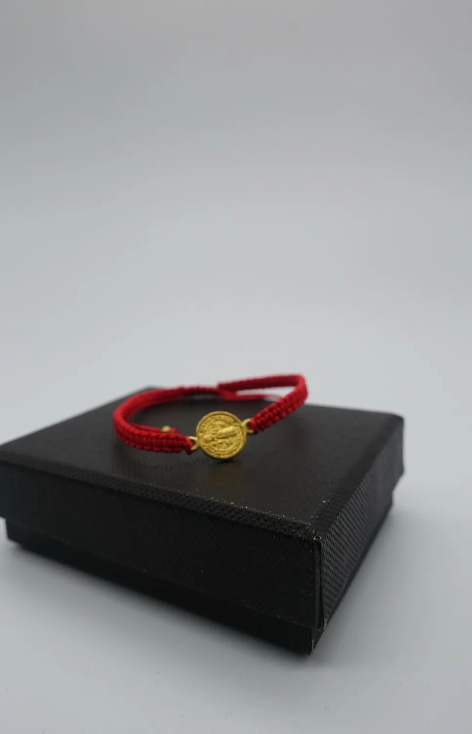 Authentic kabbalah macrame red string bracelet St Benito rhodium gold plated medal