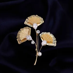 Authentic Gold Plated Ginkgo Leaf Brooch Shell Freshwater Pearl Pin Coat Accessory
