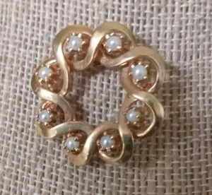 Authentic Ethereal Legacy: Golden Pearl Brooch of Enduring Devotion