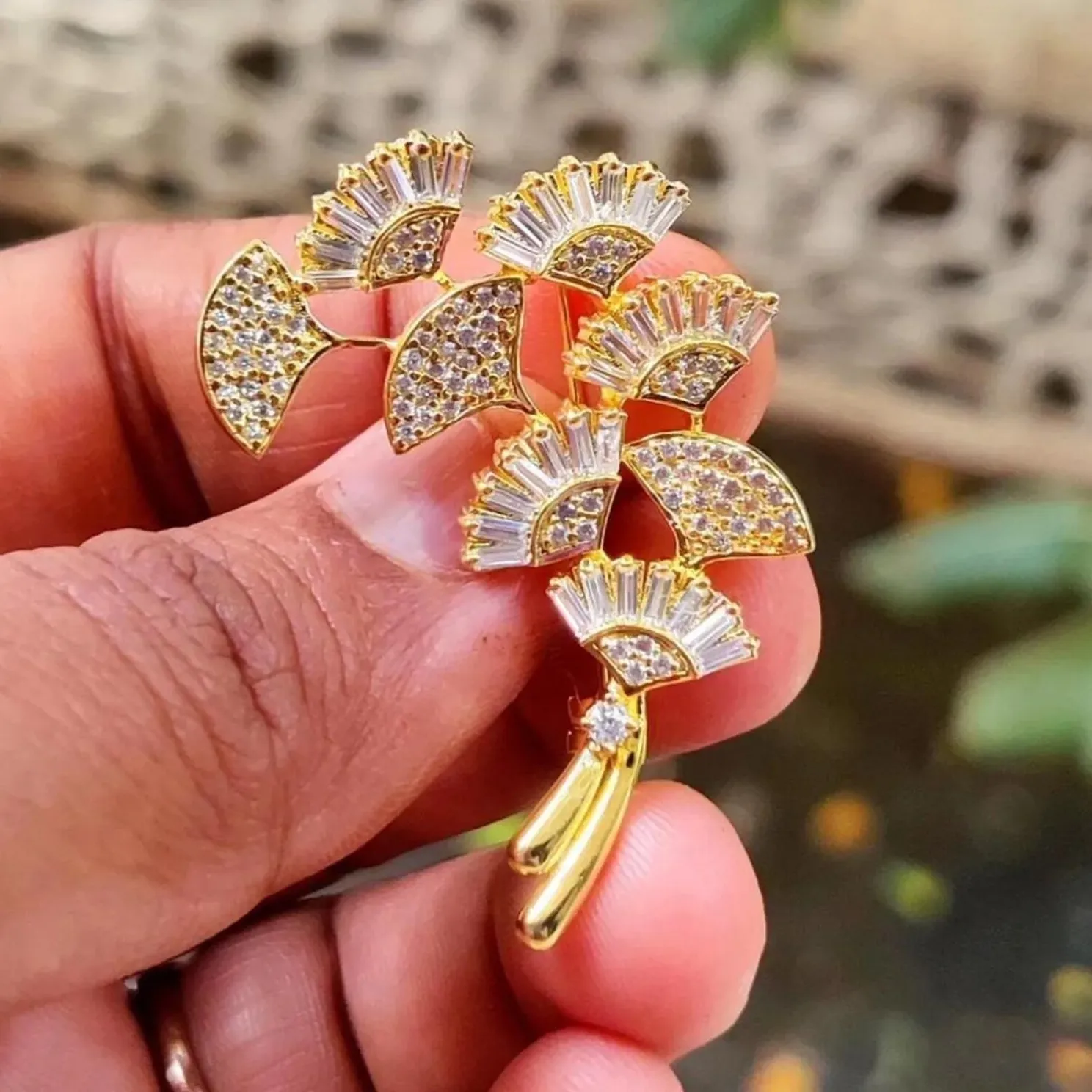 Authentic The Verdant Radiance: Golden Leaf of Eternal Vitality