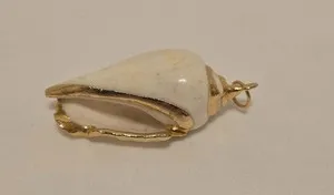 Authentic VTG 1980's NATURAL Gold Plated White Spiral Sea Shell Charm Pendant-VERY UNIQUE!