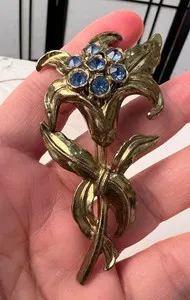 Authentic Mystical Lily Blooms: Vintage Gold Plated Brooch for Serenity and Protection
