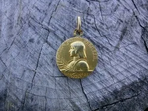 Authentic Rare French Art Deco 18K Gold Plated Saint Joan Jeanne D'Arc Charm Pendant ⚜️