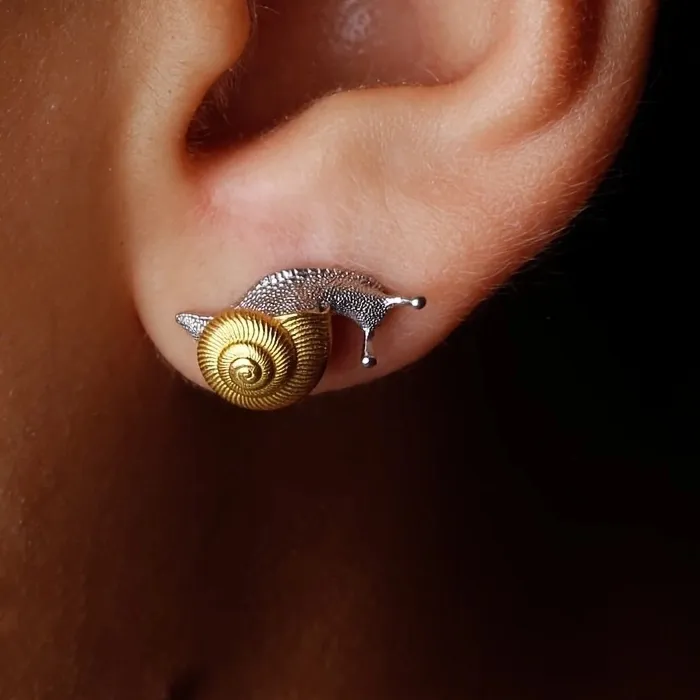 Authentic Trendy Snail Studs Earrings for Women Men Dainty Ear Adornments Eye Catching Ear Ring Jewelry e785