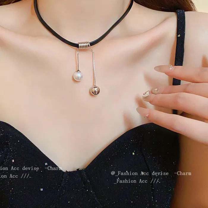 Authentic The Luminescent Pearl Leather Collar