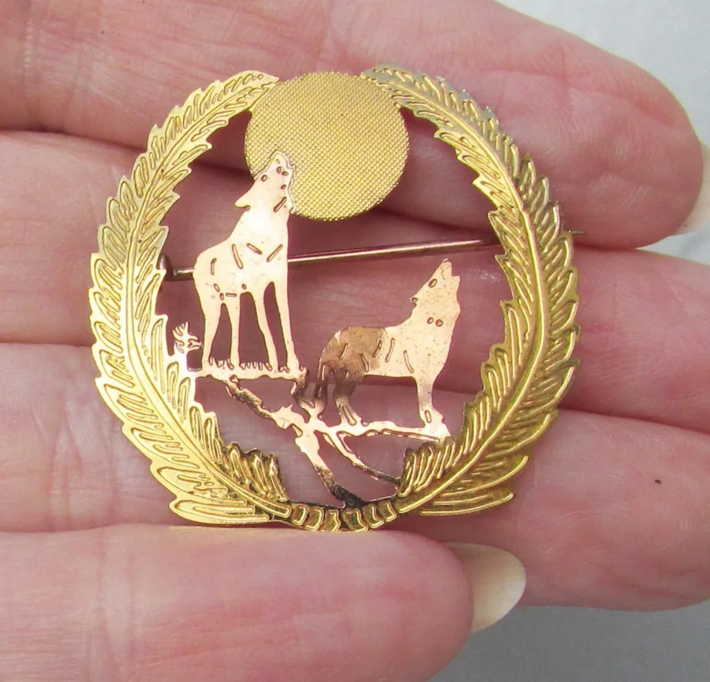 Authentic Vtg Gold Plated Howling WOLF at MOON Wreath Vintage Brooch Pin