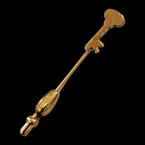Authentic Golden Key of Mid‑Century Harmony – Vintage Simmons Lapel Pin