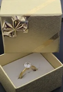 Authentic Eternal Radiance Bow‑Tie Band – Gold‑Plated Spirit Ring (S/M)