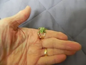 Authentic CUTIE!! GREEN  & CLEAR RHINESTONES Frog 18k Yellow Gold Plated Ring 8 GIFT BOX