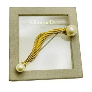 Authentic Ethereal Elegance - Enchanted Pearl Brooch of Illumination