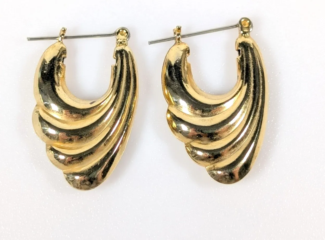 Authentic Vtg Vermeil Gold Plated Hollow Fancy Feather Shrimp Puffy Latch Back Earrings