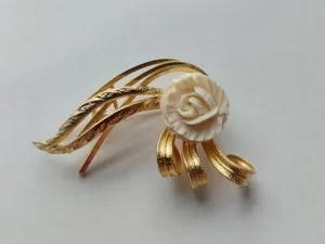 Authentic Flower Pin Carved Cream color Gold Plated Brooch Floral Feather Pin