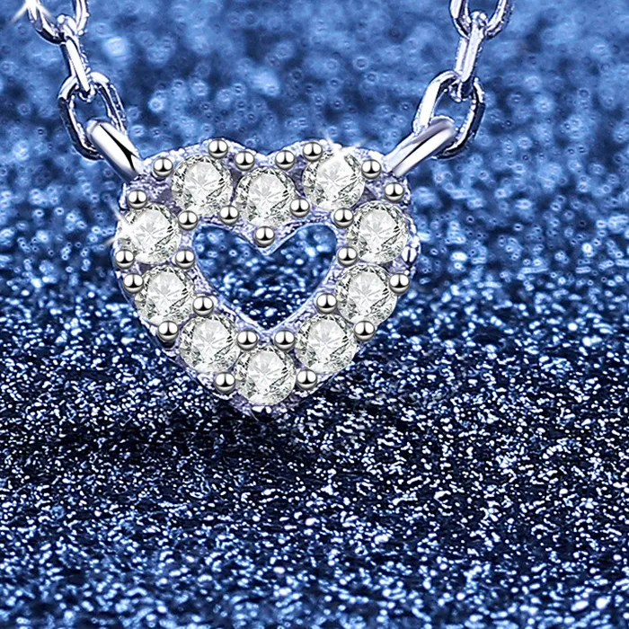 Authentic Platinum Pt95018K Gold Selling Moissanite Necklace With Small Heart Hollow Out Version Sweet Pendant Collarbone Chain